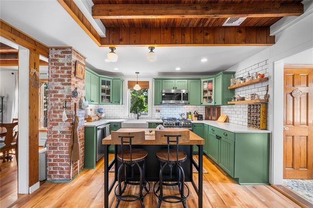 84 Alden Avenue, Warwick, RI 02889