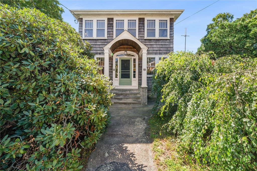 84 Alden Avenue, Warwick, RI 02889