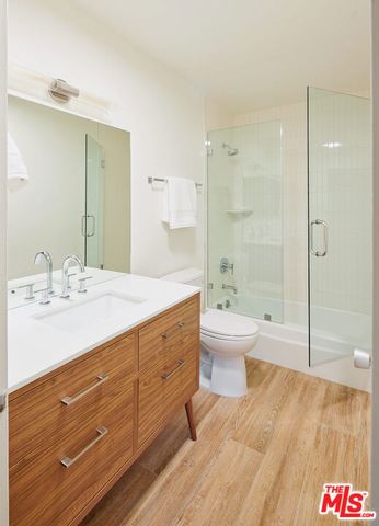 6826 Iris Circle, Los Angeles, CA 90068