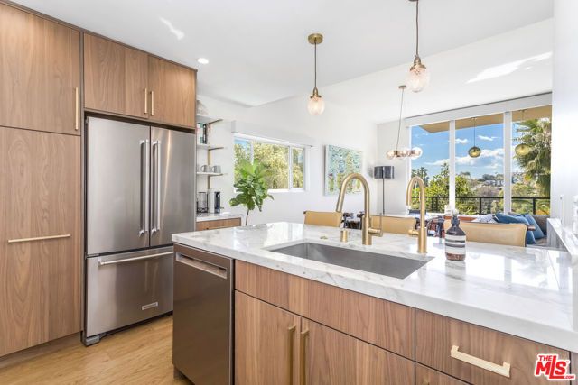 6826 Iris Circle, Los Angeles, CA 90068
