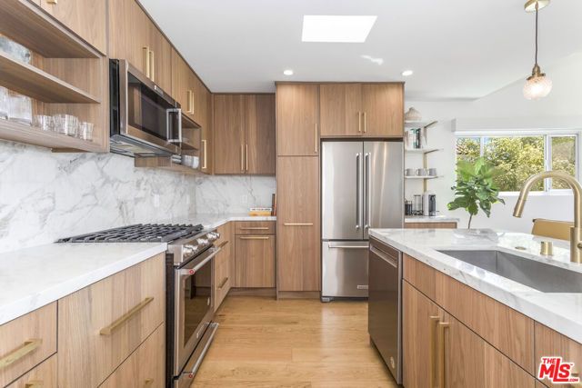 6826 Iris Circle, Los Angeles, CA 90068