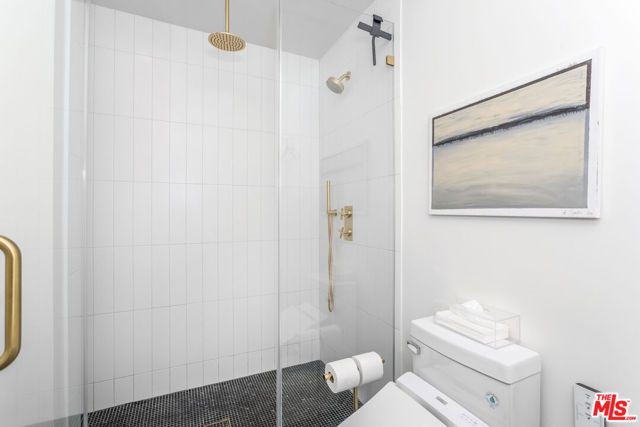 6826 Iris Circle, Los Angeles, CA 90068