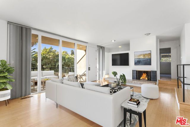 6826 Iris Circle, Los Angeles, CA 90068