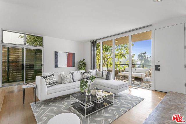 6826 Iris Circle, Los Angeles, CA 90068