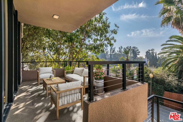 6826 Iris Circle, Los Angeles, CA 90068