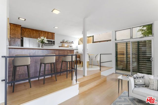 6826 Iris Circle, Los Angeles, CA 90068