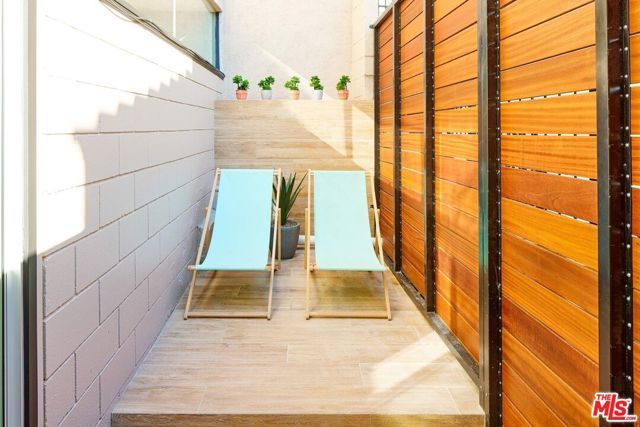 6826 Iris Circle, Los Angeles, CA 90068