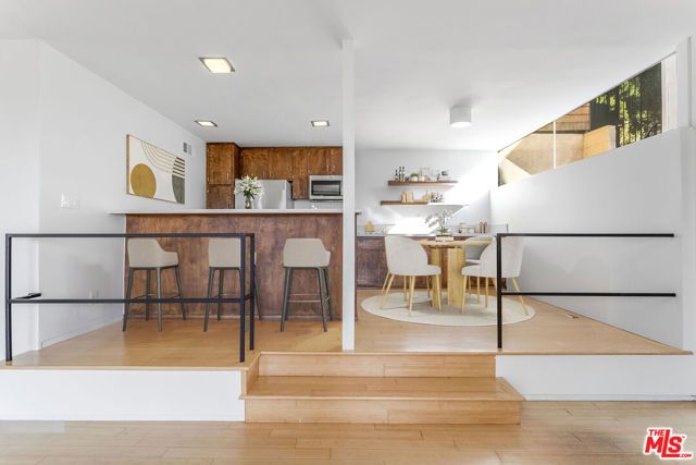 6826 Iris Circle, Los Angeles, CA 90068