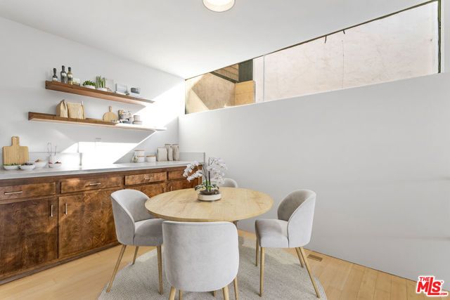 6826 Iris Circle, Los Angeles, CA 90068