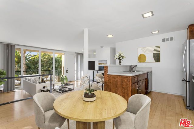 6826 Iris Circle, Los Angeles, CA 90068