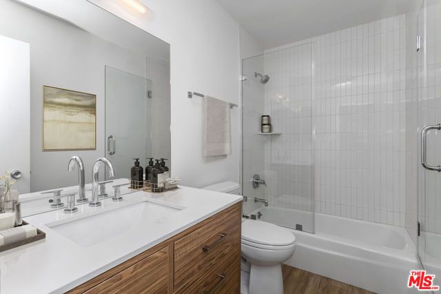 6826 Iris Circle, Los Angeles, CA 90068
