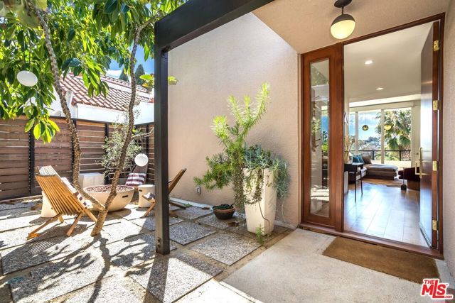 6826 Iris Circle, Los Angeles, CA 90068