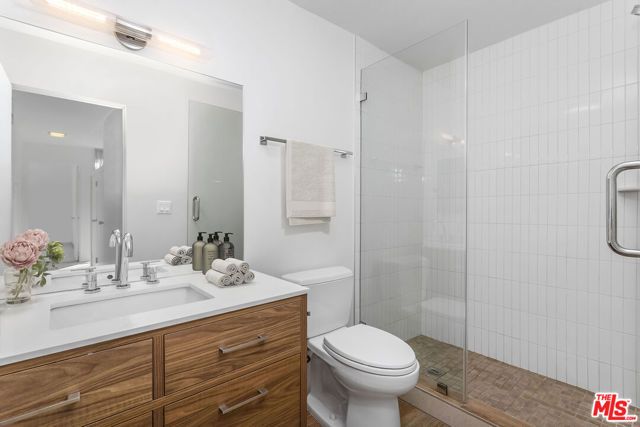 6826 Iris Circle, Los Angeles, CA 90068
