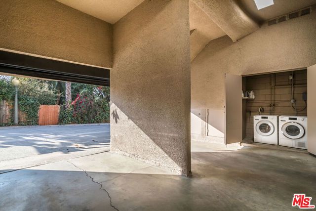 6826 Iris Circle, Los Angeles, CA 90068