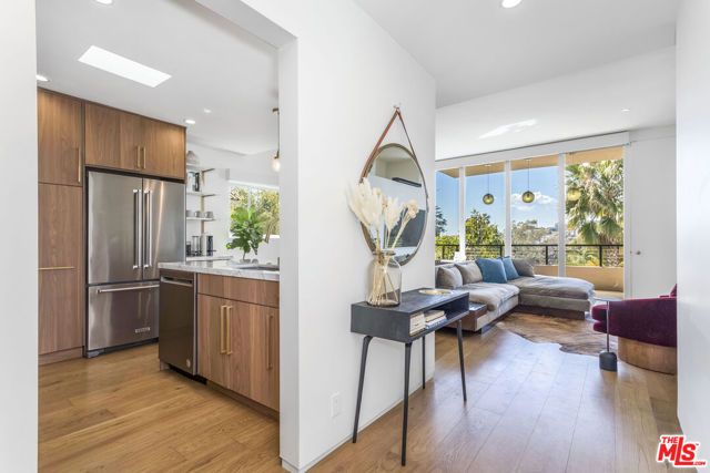 6826 Iris Circle, Los Angeles, CA 90068