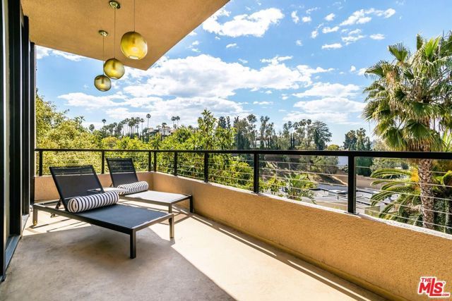 6826 Iris Circle, Los Angeles, CA 90068
