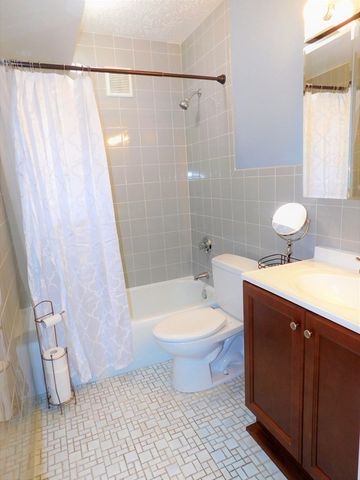 14 Arizona 7, Arlington, MA 02476