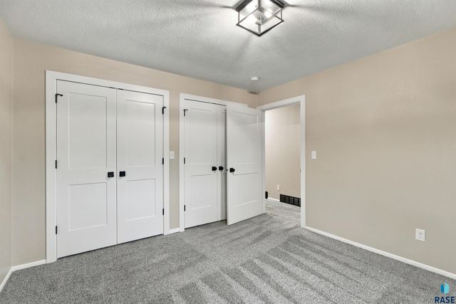 3301 S Terry Ave Avenue, Sioux Falls, SD 57106