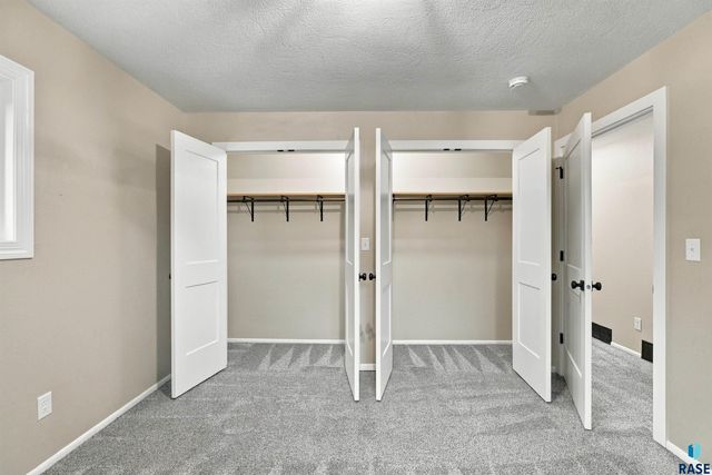 3301 S Terry Ave Avenue, Sioux Falls, SD 57106