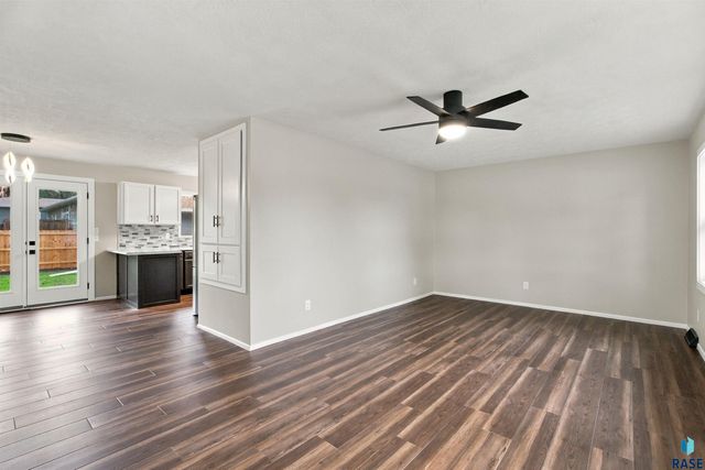 3301 S Terry Ave Avenue, Sioux Falls, SD 57106