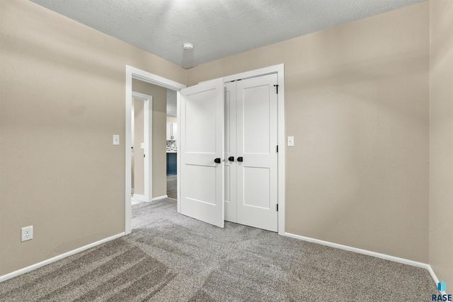 3301 S Terry Ave Avenue, Sioux Falls, SD 57106