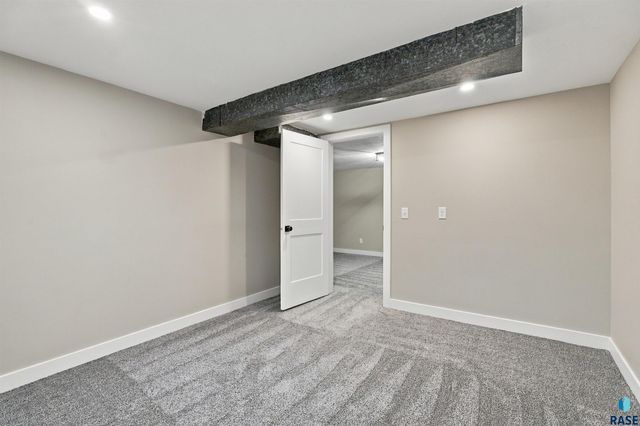 3301 S Terry Ave Avenue, Sioux Falls, SD 57106