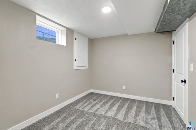 3301 S Terry Ave Avenue, Sioux Falls, SD 57106