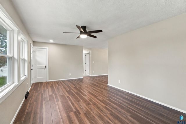 3301 S Terry Ave Avenue, Sioux Falls, SD 57106