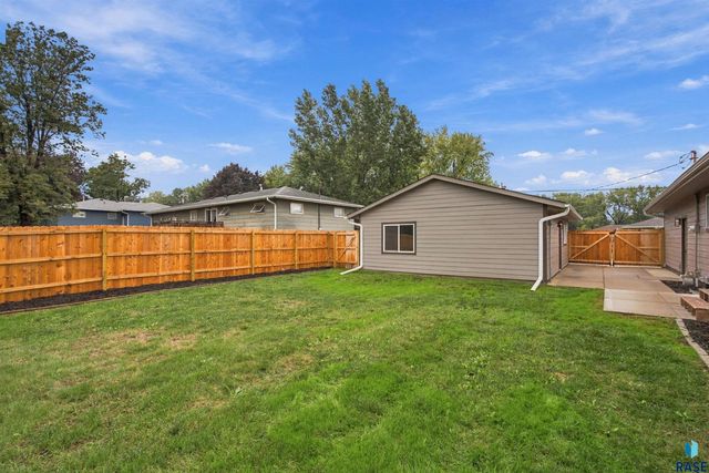 3301 S Terry Ave Avenue, Sioux Falls, SD 57106