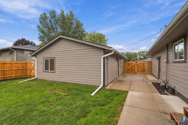 3301 S Terry Ave Avenue, Sioux Falls, SD 57106