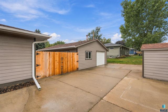 3301 S Terry Ave Avenue, Sioux Falls, SD 57106