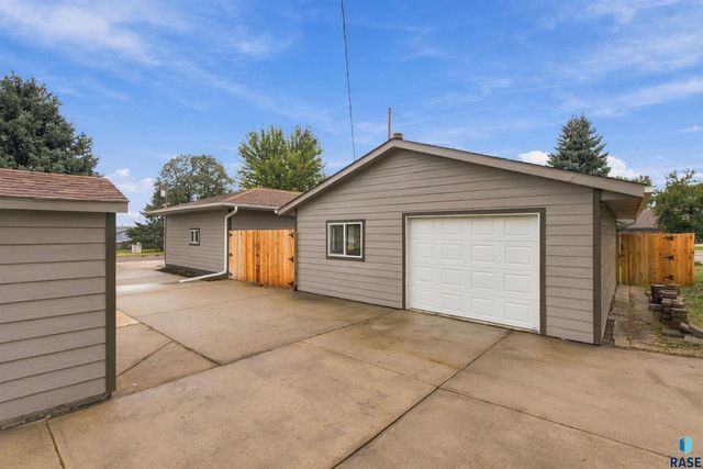 3301 S Terry Ave Avenue, Sioux Falls, SD 57106