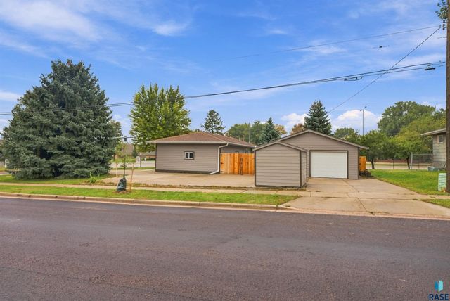 3301 S Terry Ave Avenue, Sioux Falls, SD 57106