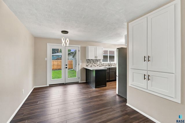 3301 S Terry Ave Avenue, Sioux Falls, SD 57106