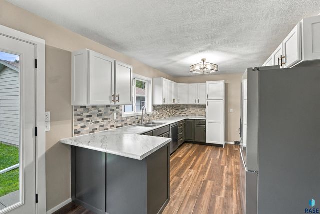 3301 S Terry Ave Avenue, Sioux Falls, SD 57106