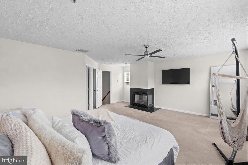 Image 11 of property listing at 10-A IRONSTONE CT, Annapolis, MD 21403