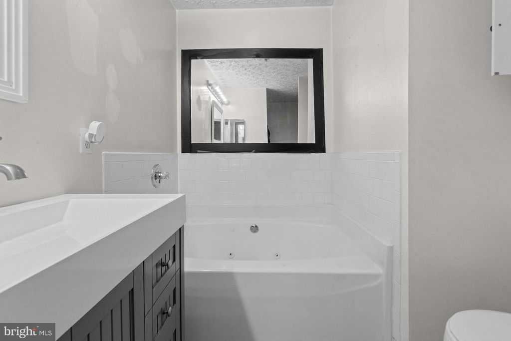 Image 16 of property listing at 10-A IRONSTONE CT, Annapolis, MD 21403