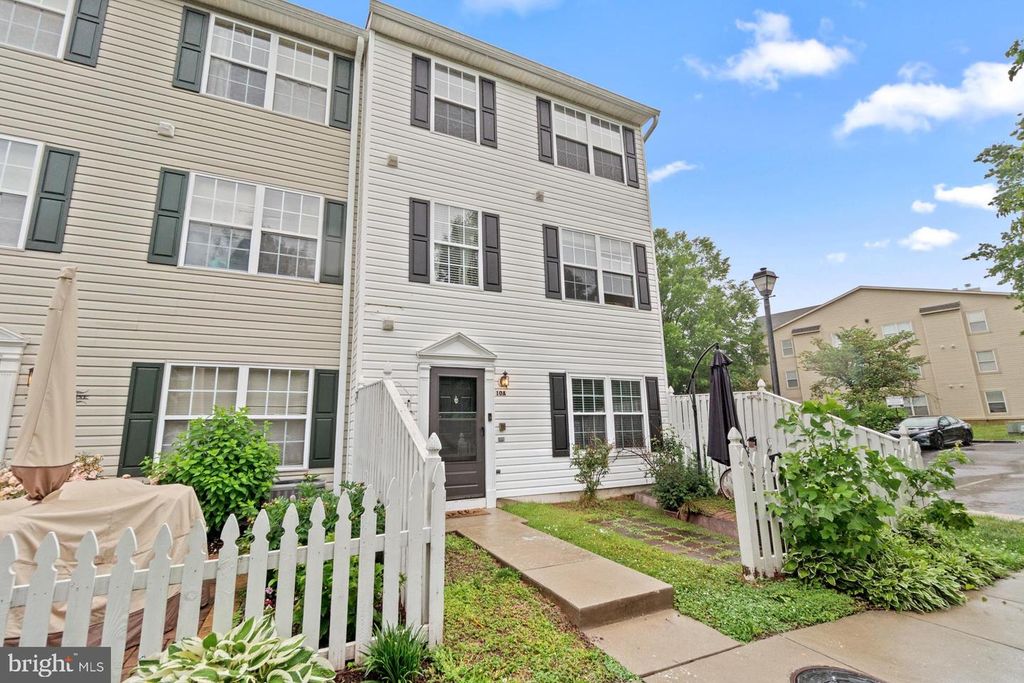 Image 2 of property listing at 10-A IRONSTONE CT, Annapolis, MD 21403