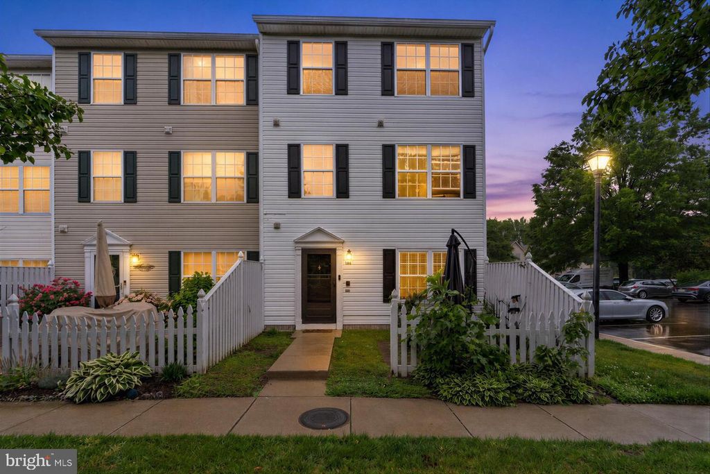 Image 3 of property listing at 10-A IRONSTONE CT, Annapolis, MD 21403