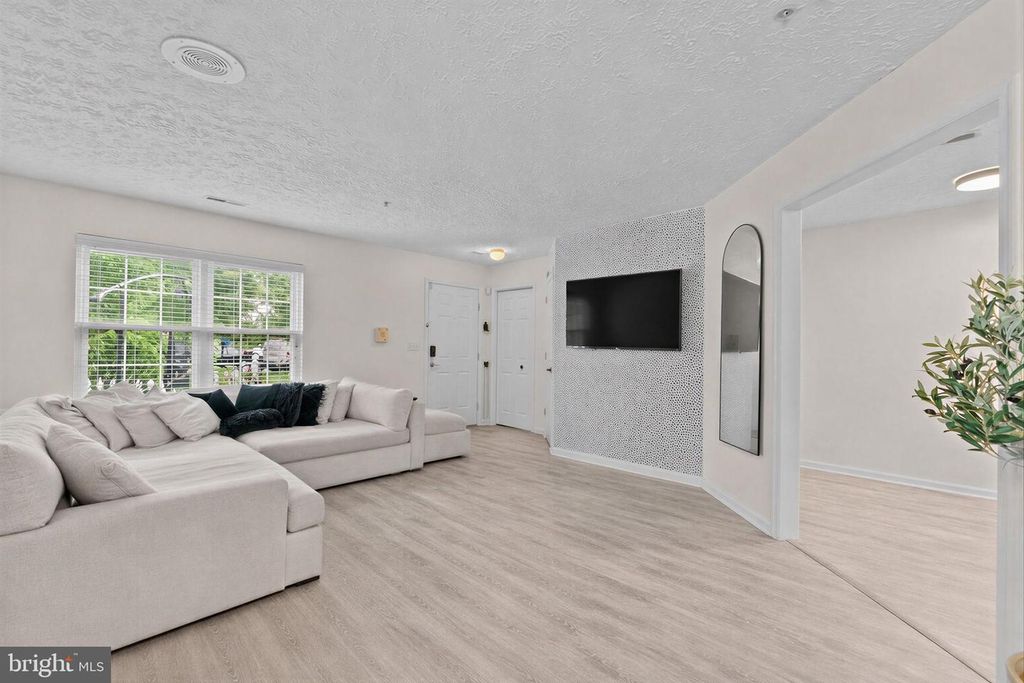 Image 4 of property listing at 10-A IRONSTONE CT, Annapolis, MD 21403