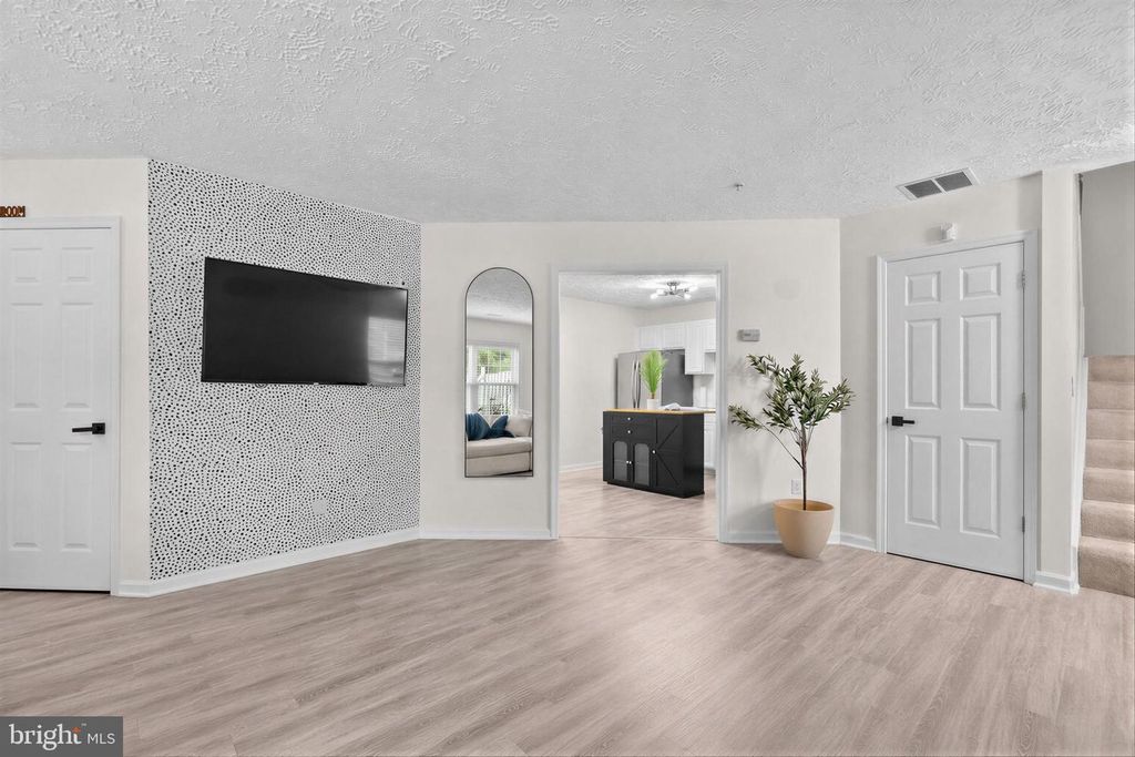 Image 5 of property listing at 10-A IRONSTONE CT, Annapolis, MD 21403