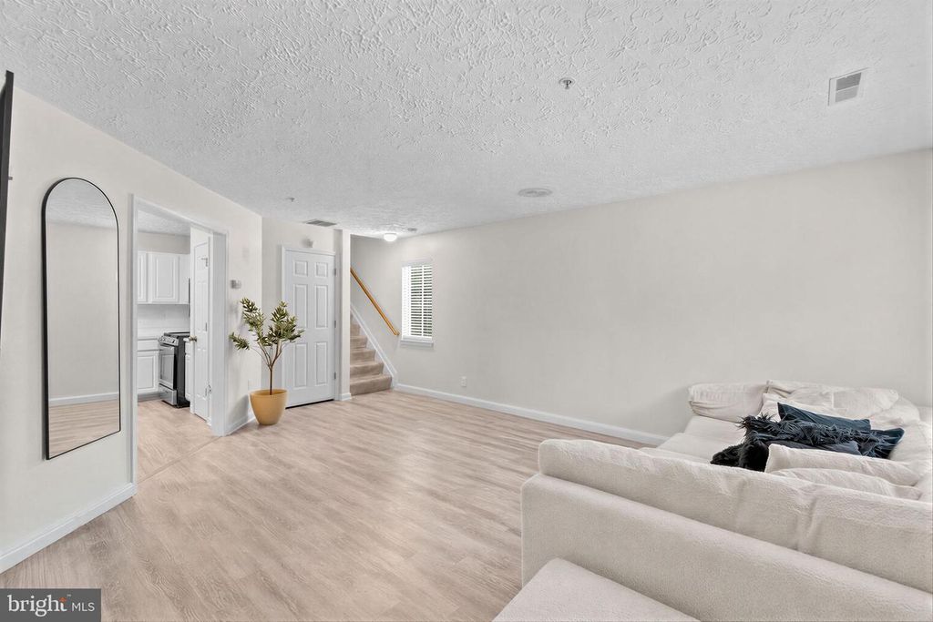 Image 6 of property listing at 10-A IRONSTONE CT, Annapolis, MD 21403