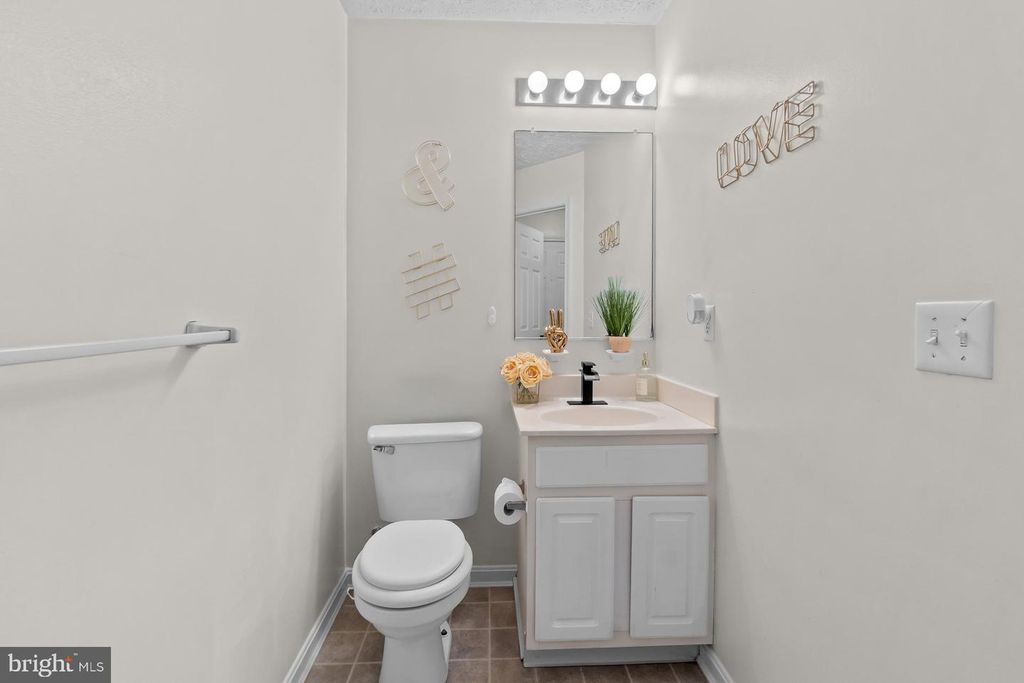 Image 7 of property listing at 10-A IRONSTONE CT, Annapolis, MD 21403