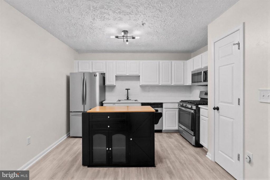 Image 9 of property listing at 10-A IRONSTONE CT, Annapolis, MD 21403