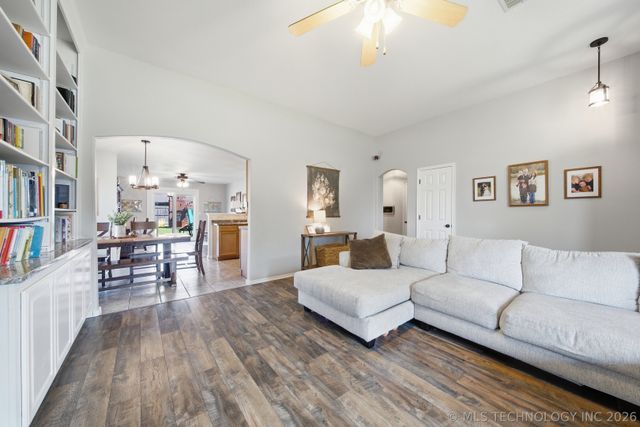 20301 E 44th Street S, Broken Arrow, OK 74014