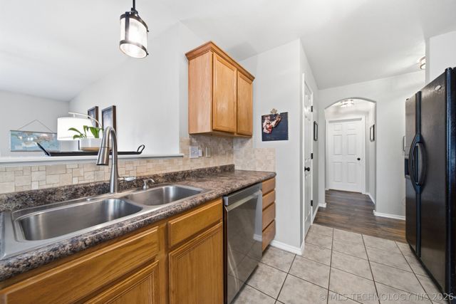 20301 E 44th Street S, Broken Arrow, OK 74014