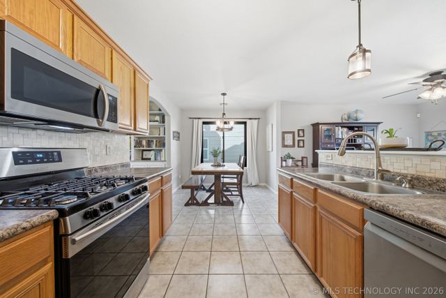 20301 E 44th Street S, Broken Arrow, OK 74014