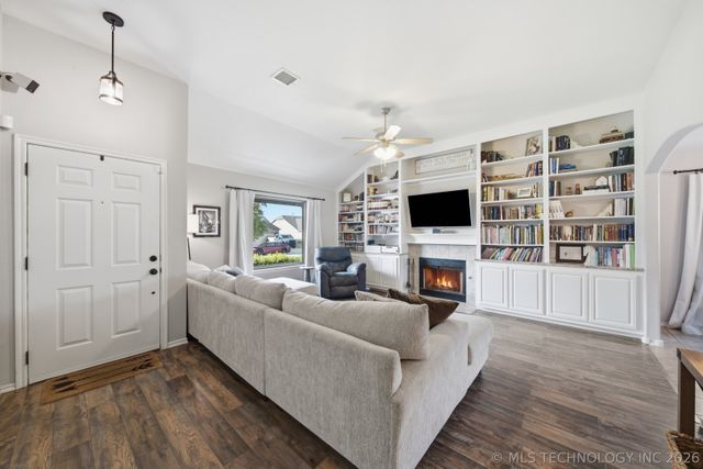 20301 E 44th Street S, Broken Arrow, OK 74014