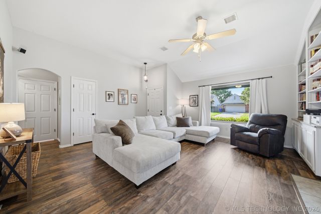 20301 E 44th Street S, Broken Arrow, OK 74014