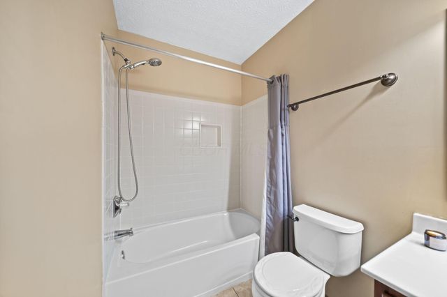 9021 Ellersly Drive, Lewis Center, OH 43035